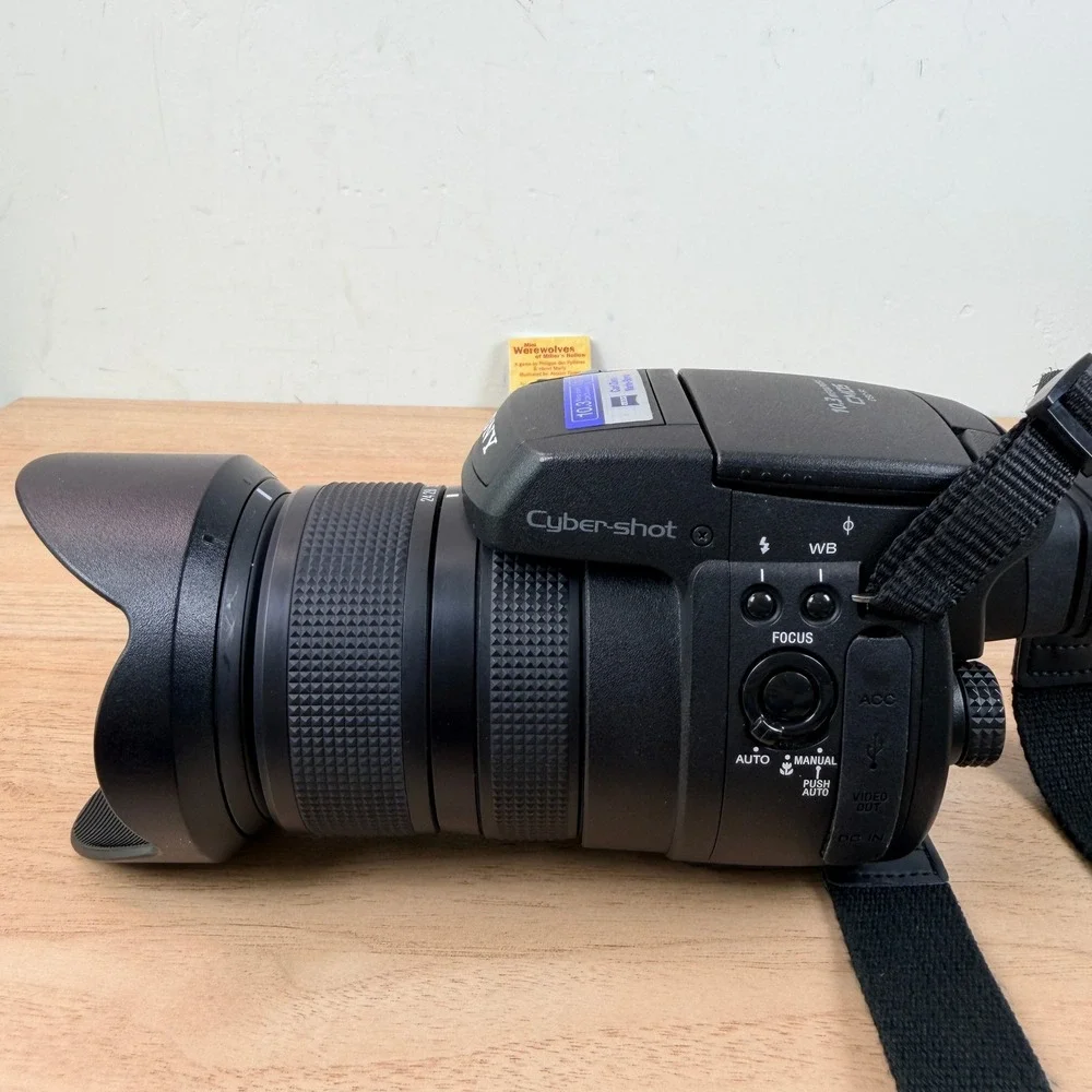 Sony Cyber-shot DSC-R1 10.3MP Bridge Camera w/ Carl Zeiss Vario-Sonnar 24-120mm